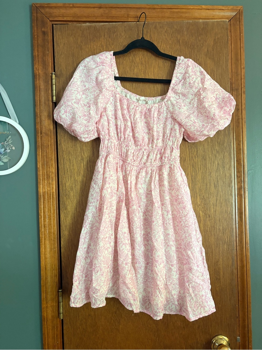 Women’s (Juniors) Pink Puff-Sleeve Summer Dress
